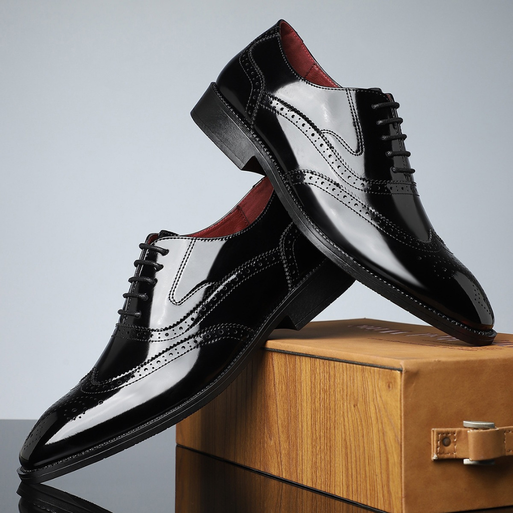 Reginald classic wingtip brogues in Black and White